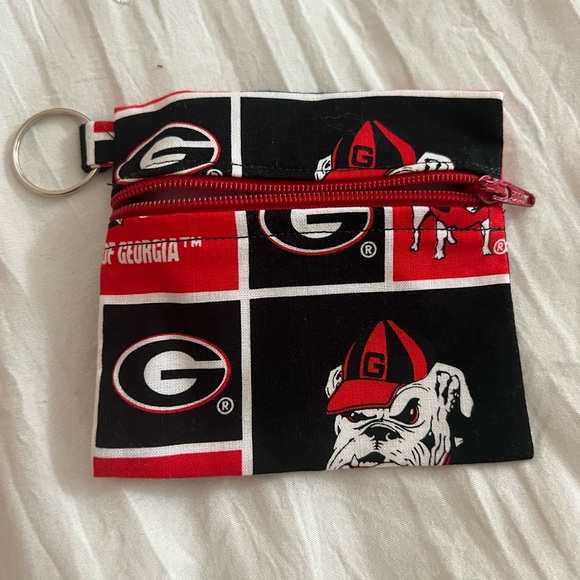 UGA crossbody with accessories - Picture 3 of 7
